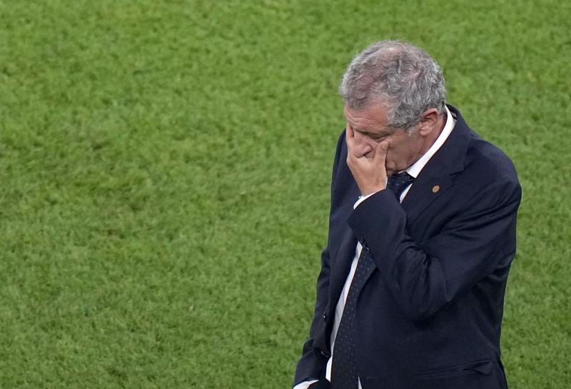 Portugal Coach Santos Leaves Job After World Cup Exit 