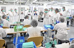CE visits mask factory, distributes masks among the elderly