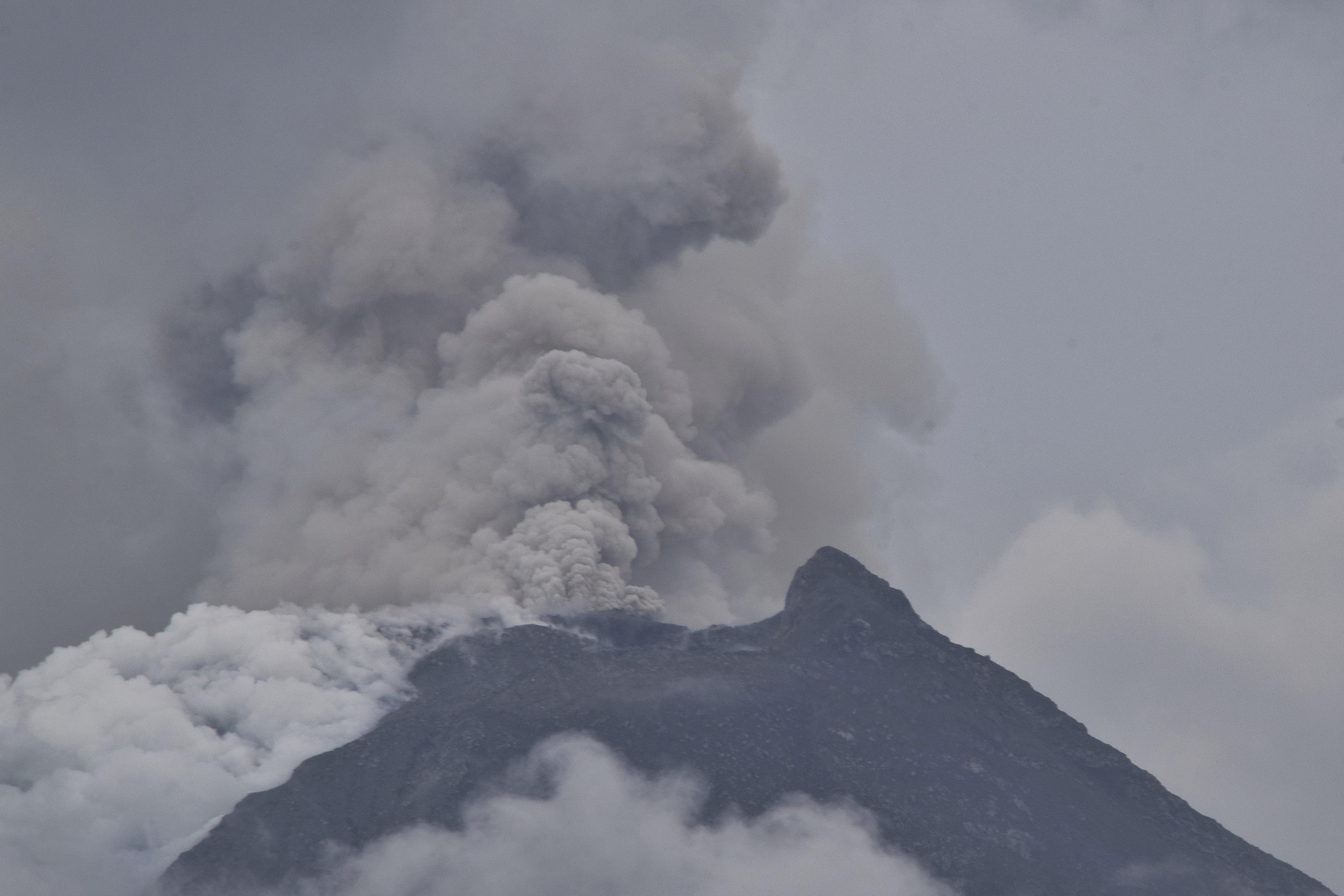 Indonesia's Lewotobi Laki-Laki volcano erupts, ash up to 1.5 km