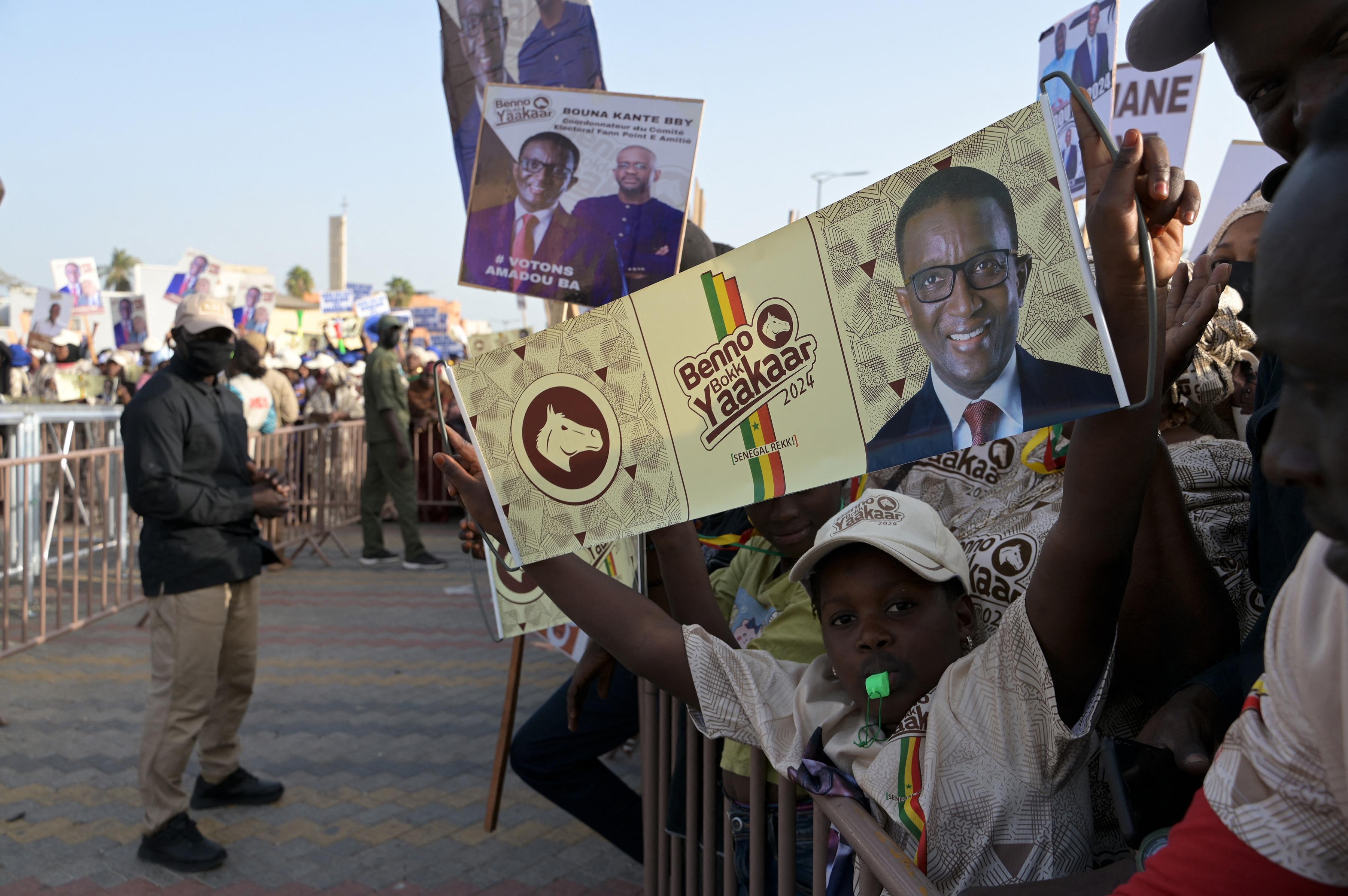 Senegalese voters go to the polls to elect new president