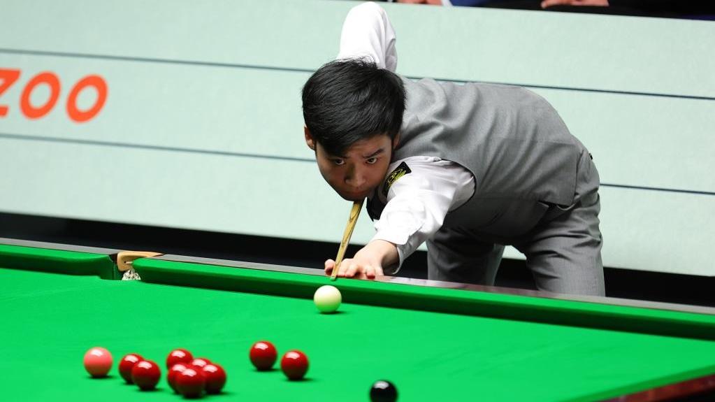China's Si advances into quarterfinals at snooker worlds