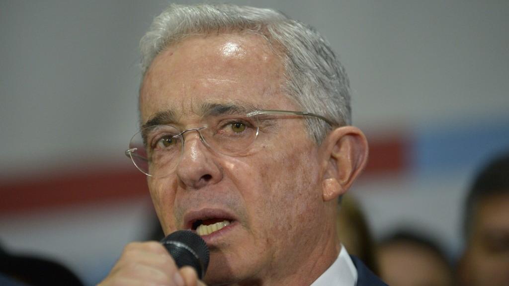 Colombia Supreme Court Places Ex President Uribe Under House Arrest 