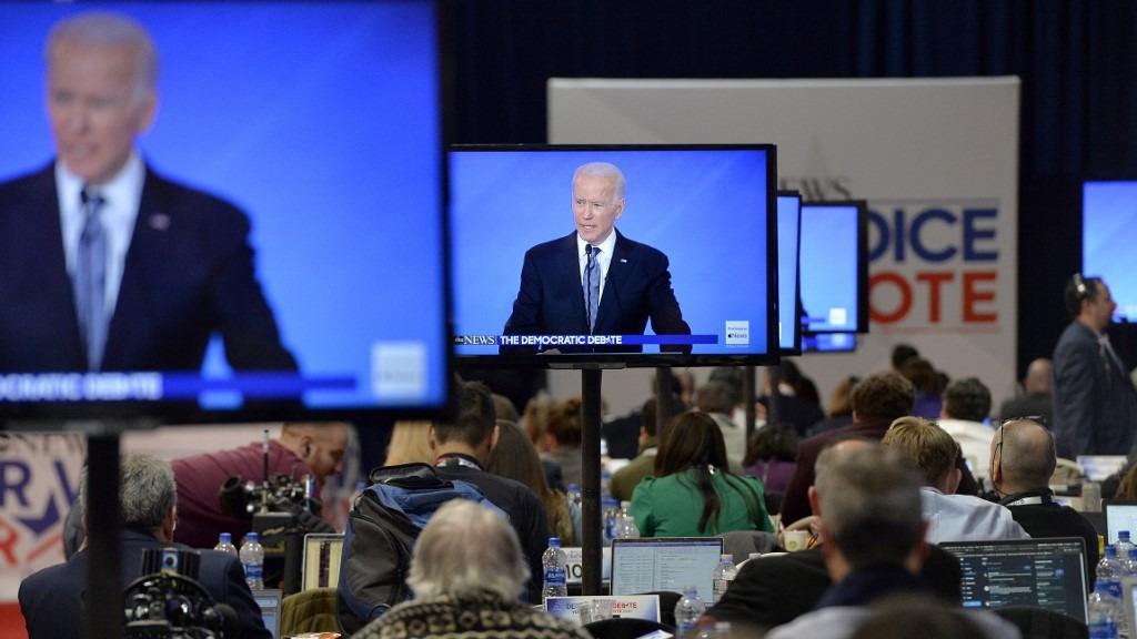 Democrats swap virtual campaign events for rallies in virus crisis